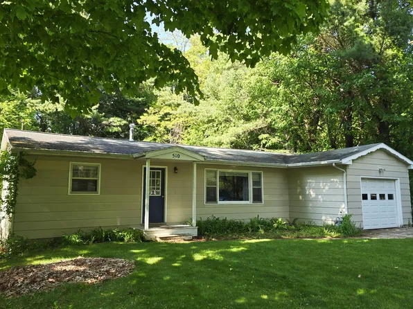 510 E Lewis St, Whitehall, MI 49461