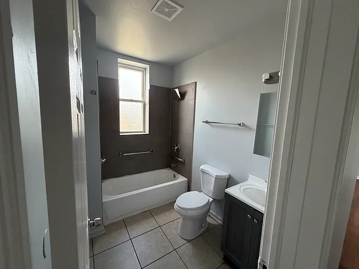 3 bed, 1.0 bath, 1500 sqft, $1,695 — Photo 4