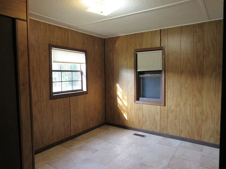 1815 N State Highway 7 — Photo 25
