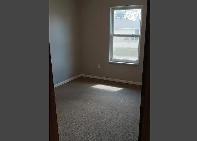 203 N Division St — Photo 7