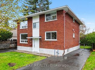 885 Pinewood Cres, Ottawa, ON K2B5Y3