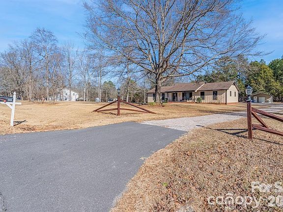 4th image of 1048 Croatoan Dr