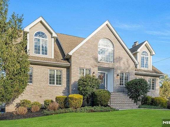 2nd image of 1 Laurel Ct