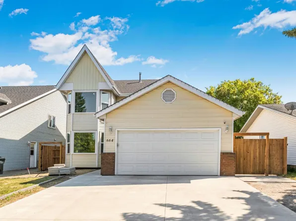 664 Village Dr, Strathcona County, AB T8A 4N9