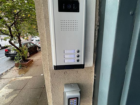 Front intercom and keyless entry