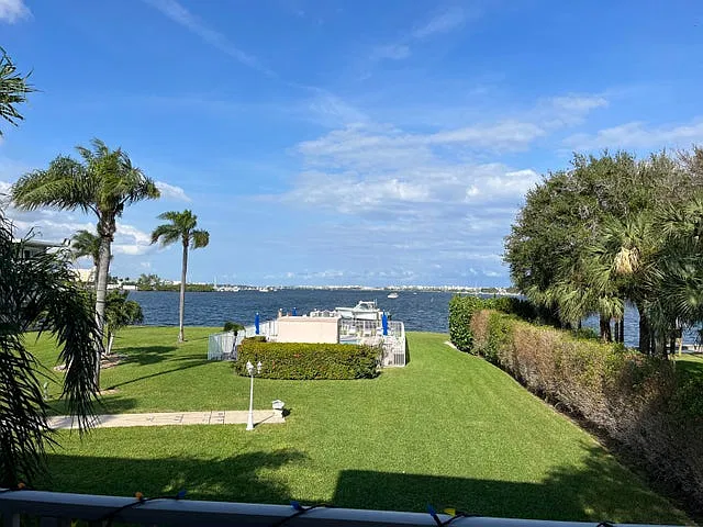 2 bed, 899 sqft, $2,600 — Photo 3