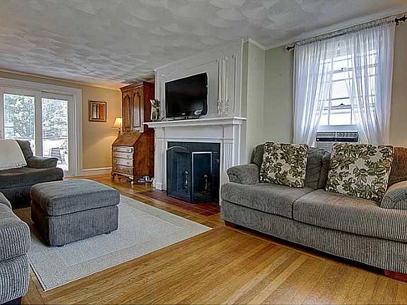 5th image of 250 Greenwood Ave