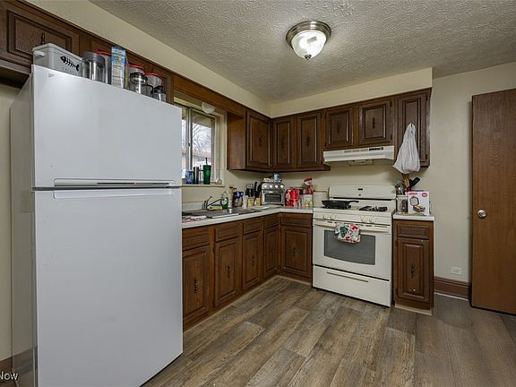 5th image of 325 Stewart Ave NW