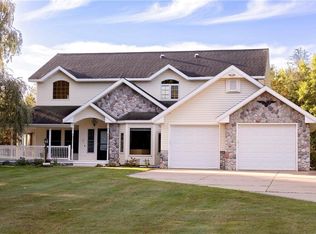 1350 Oakcrest Dr, Eau Claire, WI 54701