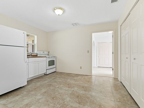 4th image of 340 Palos Ct #1