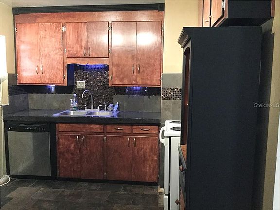 5th image of 1263 E Winnemissett Ave