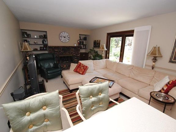 3rd image of 1935 E Chestnut Dr