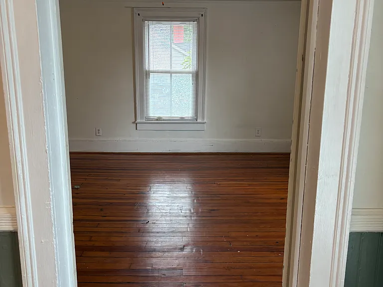 415 W 4th St — Photo 39