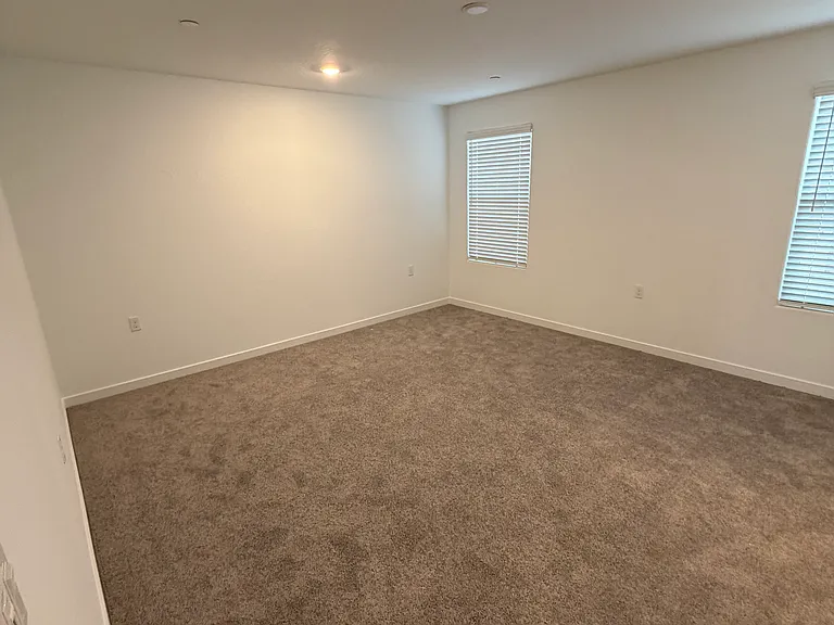 3323 N Sandrini Ave — Photo 10