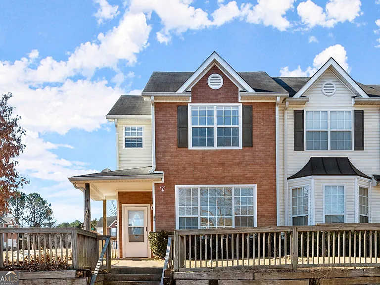 132 Hawkeye Ln — Photo 1