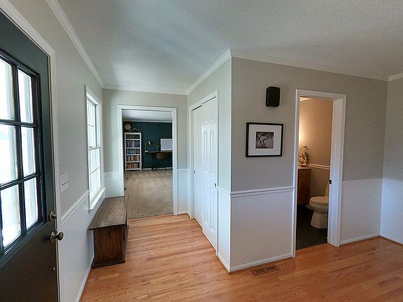 5th image of 1605 Louise Ln