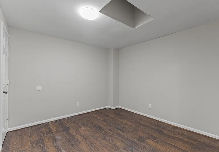 209 N Patterson Park Ave — Photo 10