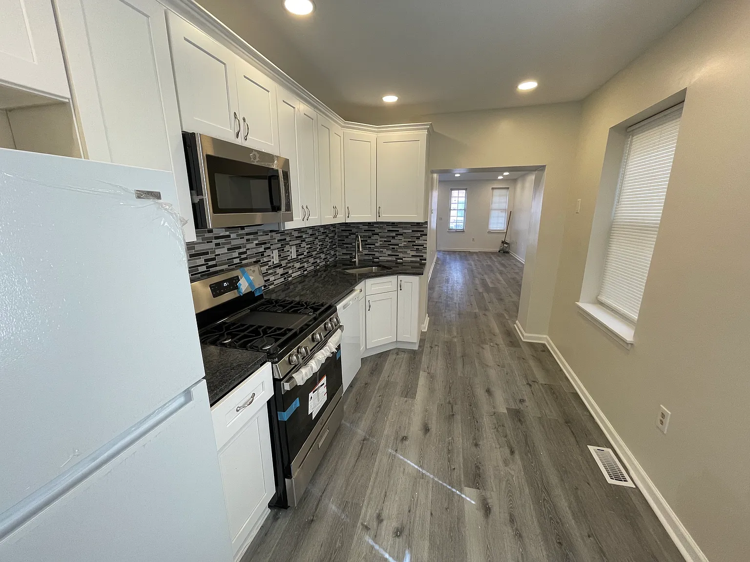 4 bed, 1.5 bath, 1625 sqft, $2,195 — Photo 4