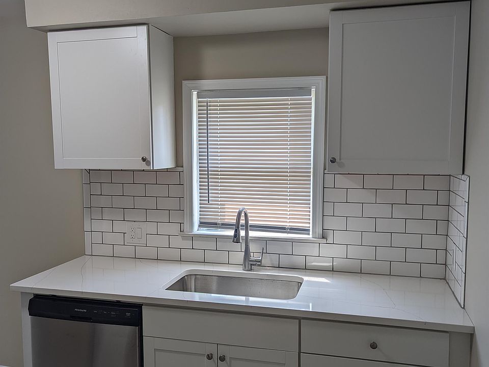 13748 Helen St, Southgate, MI 48195 Zillow