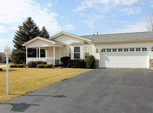 320 Palomino Ct, Grayslake, IL 60030