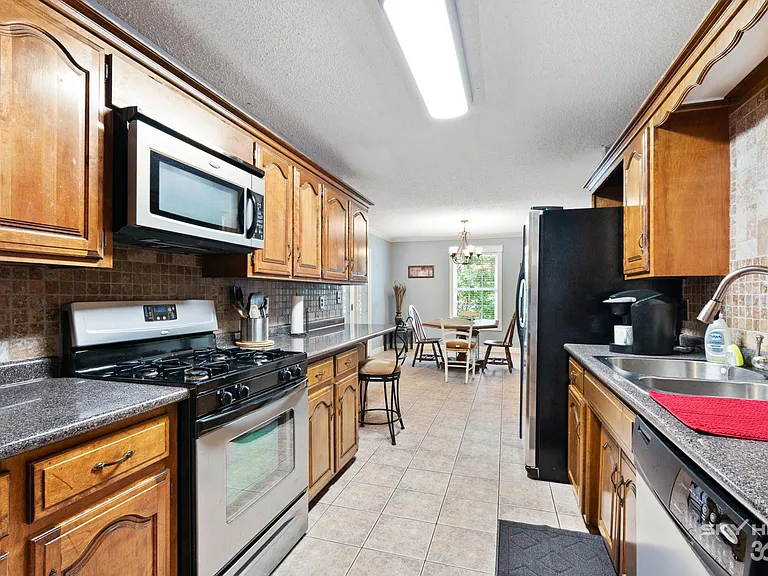 2416 N Robin Rd — Photo 10