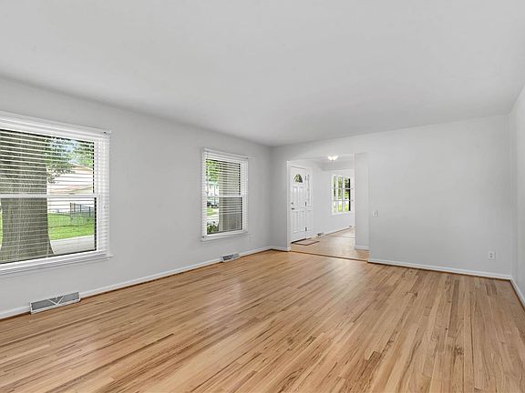 5th image of 964 Fernway Ln
