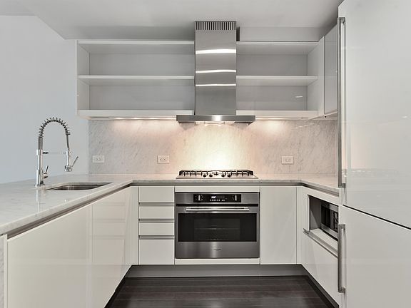 3rd image of 77 Hudson St APT 1901