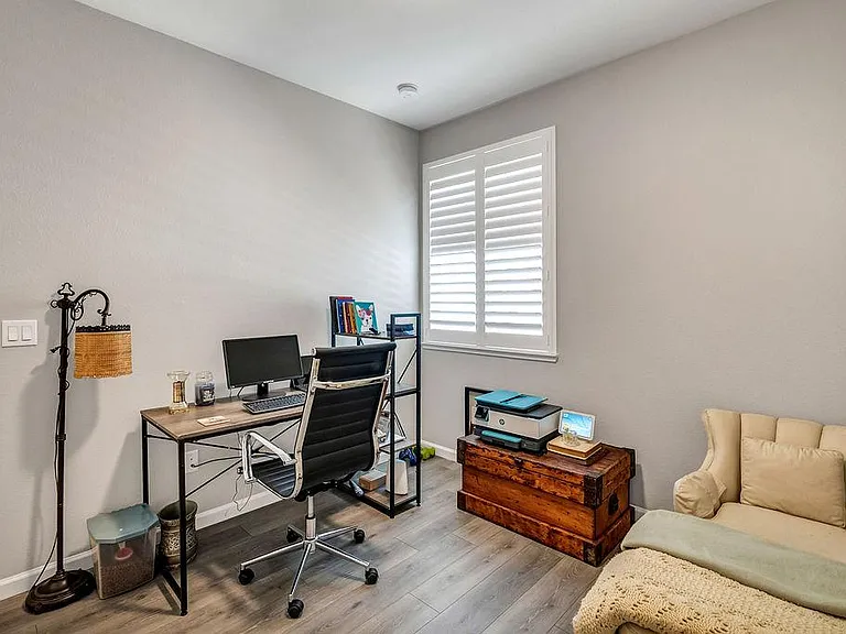 327 Pear Tree Ter #B — Photo 14