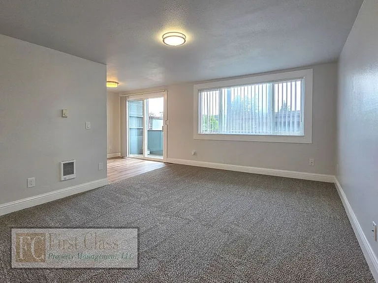 12345 SW Hall Blvd #30 — Photo 2
