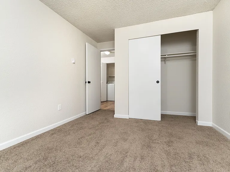 2 Bed 1 Bath W/ Patio - 900 Sq Ft 2 Bed 1 Bath W/ Patio - 900 Sq Ft