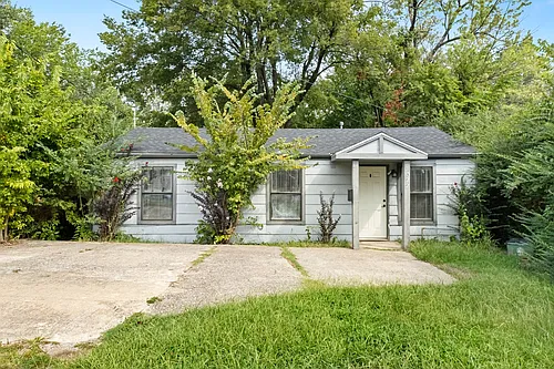 1022 W Holly St Photo 1