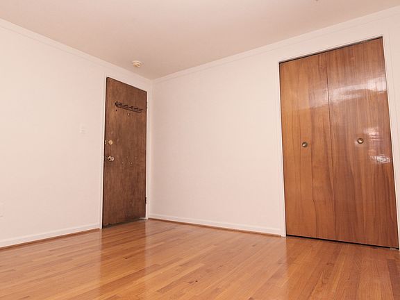 5th image of 28326 Couzens Ave