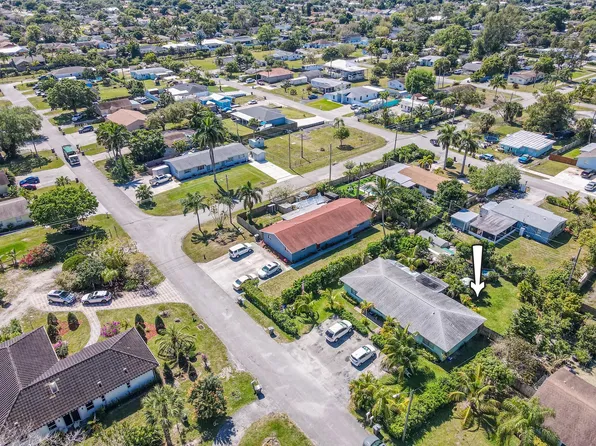 1665 E Breezy Lane, West Palm Beach, FL 33417