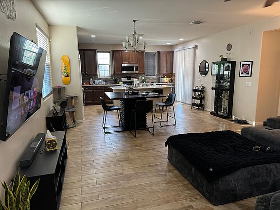 3rd image of 2238 W Beck Ln