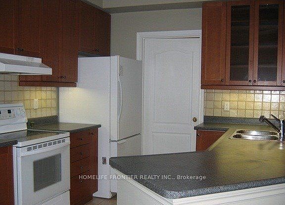 2nd image of 3351 Cawthra Rd #402