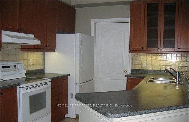 3351 Cawthra Rd #402 — Photo 2