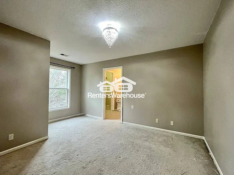 15861 Linden St — Photo 24