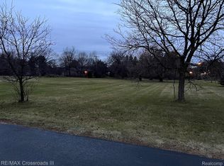 13395 Pebble Creek Dr, Plymouth, MI 48170