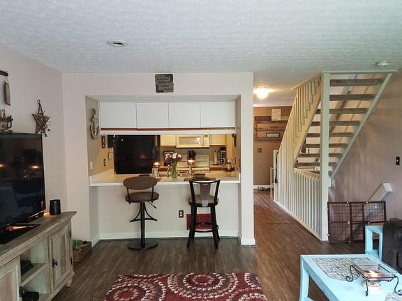 5th image of 5704 Apricot Ln
