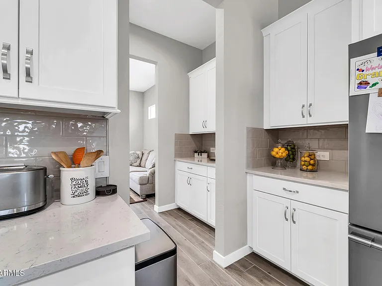 10518 W Albert Ln — Photo 9
