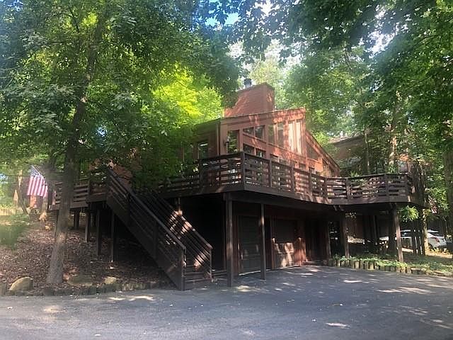 1st image of 378 Hickory Ln