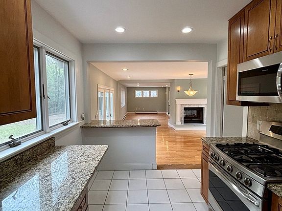 5th image of 7 Longmeadow Rd