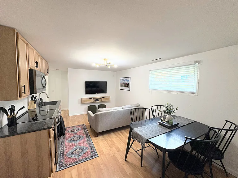 2421 N Sage St #B — Photo 7