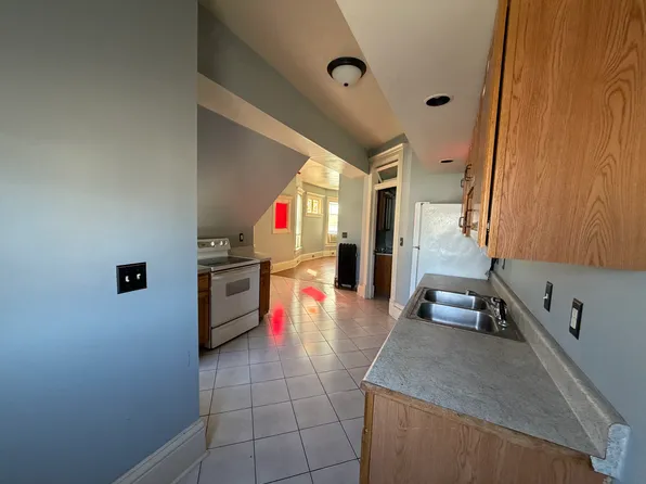 802 E Jefferson St APT 4, Bloomington, IL 61701