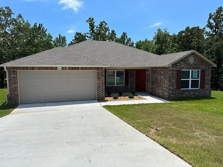 1400 Meadows Dr — Photo 3