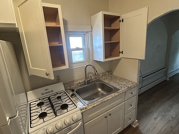 2nd image of 956 6th St #6