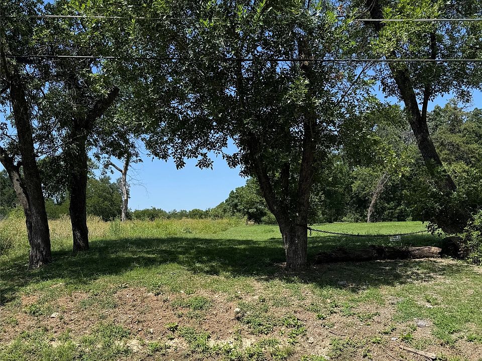 2nd image of 2415 Tallyho Ln