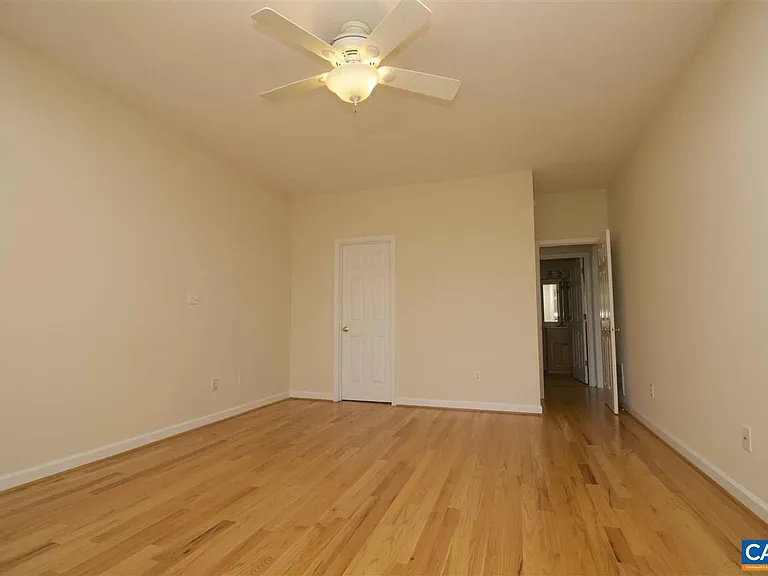 121 Bryant Dr — Photo 8