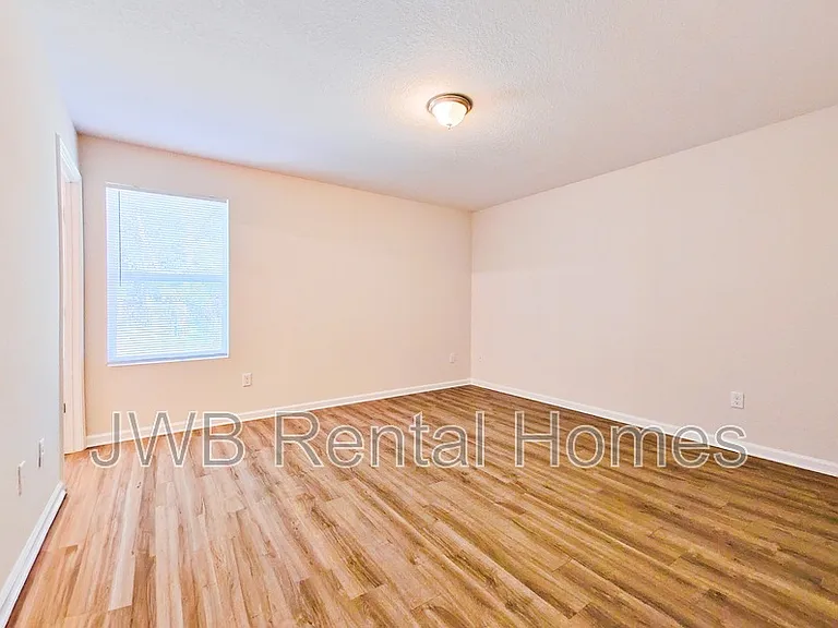2815 Robert St — Photo 8
