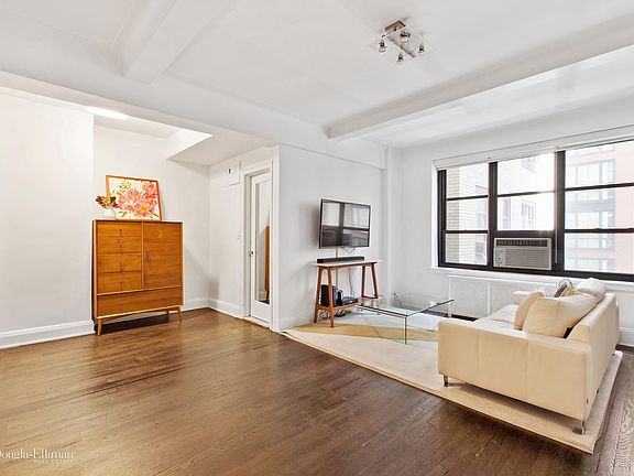 2nd image of 235 W 22nd St APT 6V